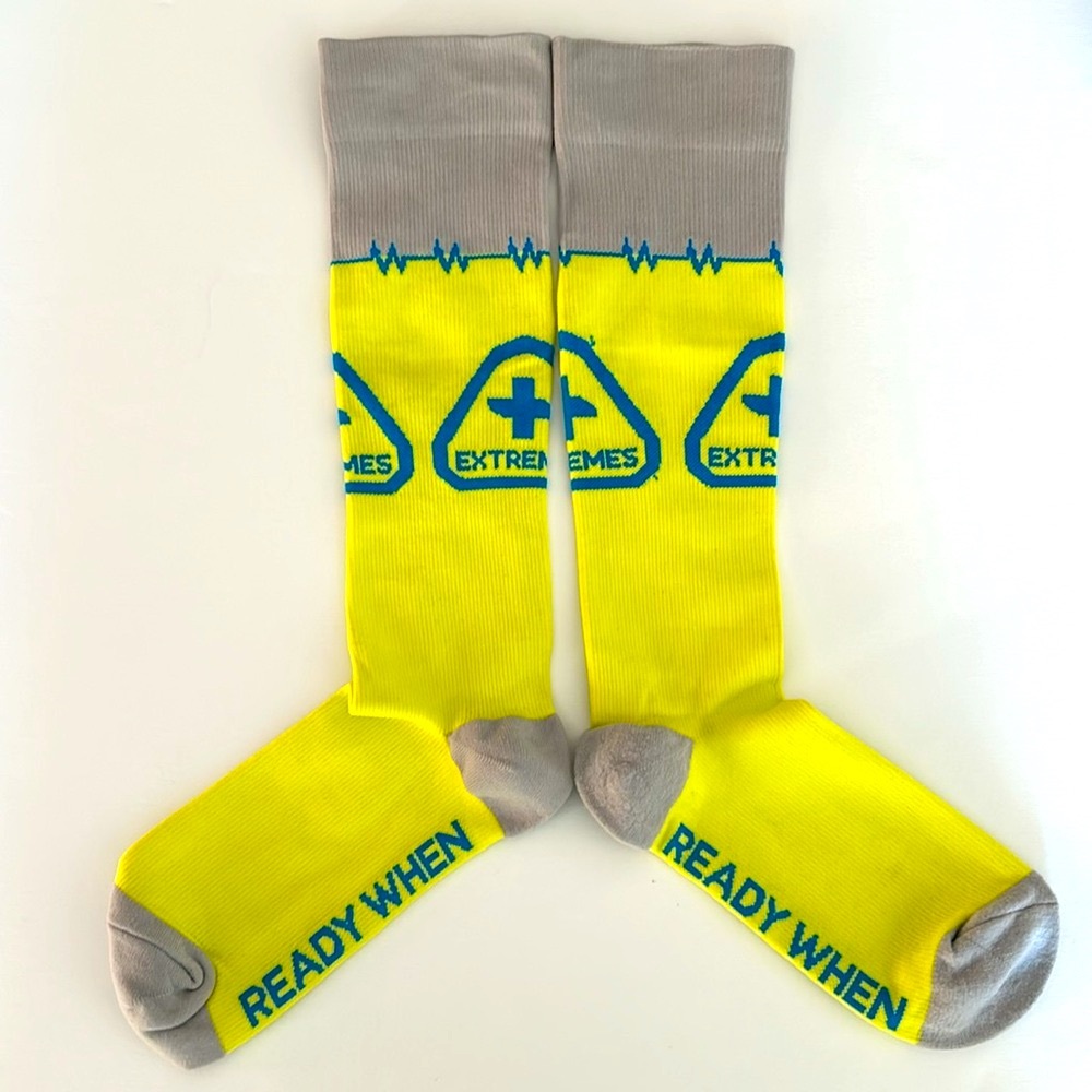 FIGS New READY WHEN YOU ARE Compression Socks Medium Gray Yellow Extremes Blue - Picture 4 of 5